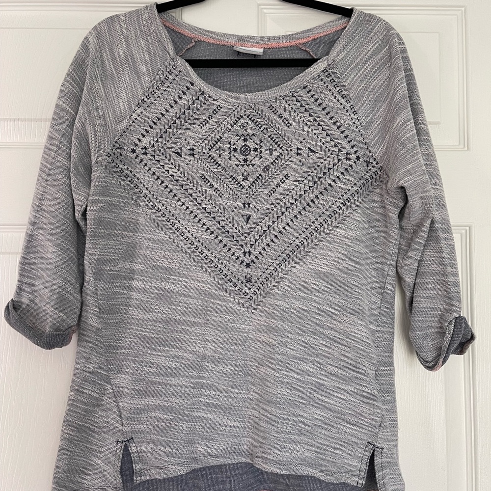 Columbia women’s bohemian Chic Gray Women's shirt with Intricate Design Sz Small